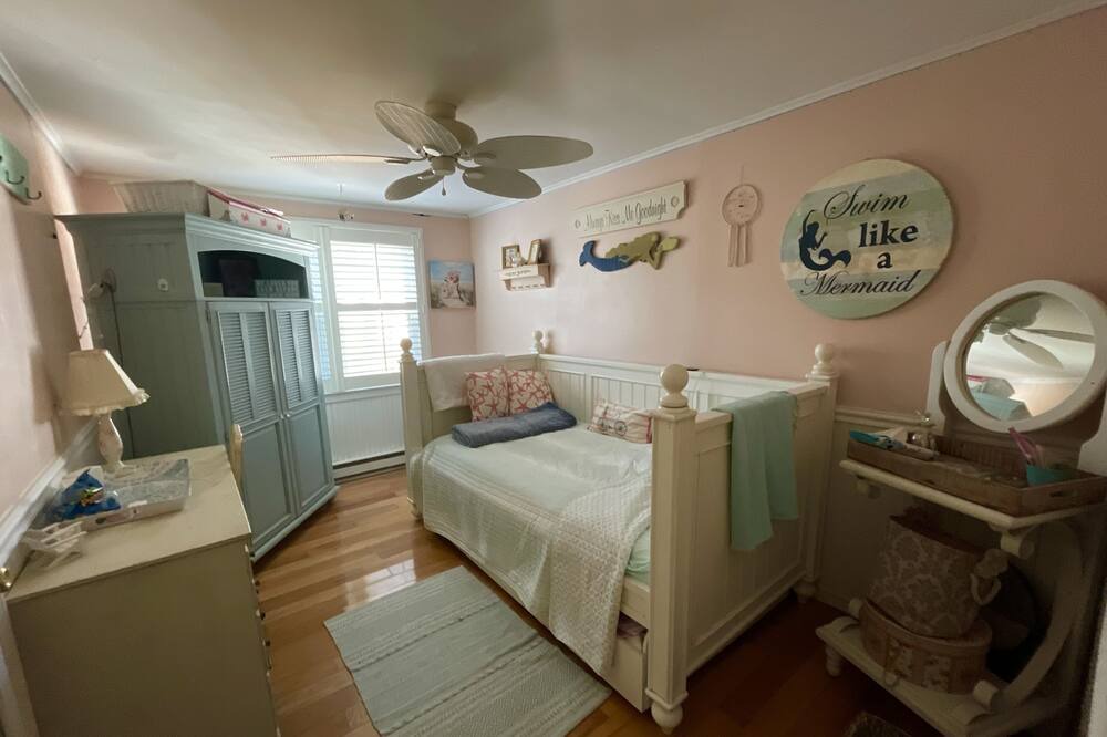 Photo of Bedroom in Niantic