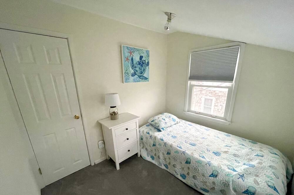Photo of Bedroom in Westbrook Center
