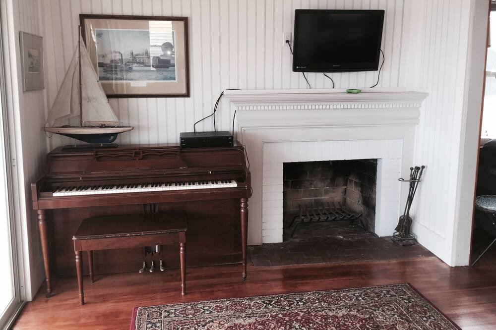 Photo of Livingroom in Westbrook Center