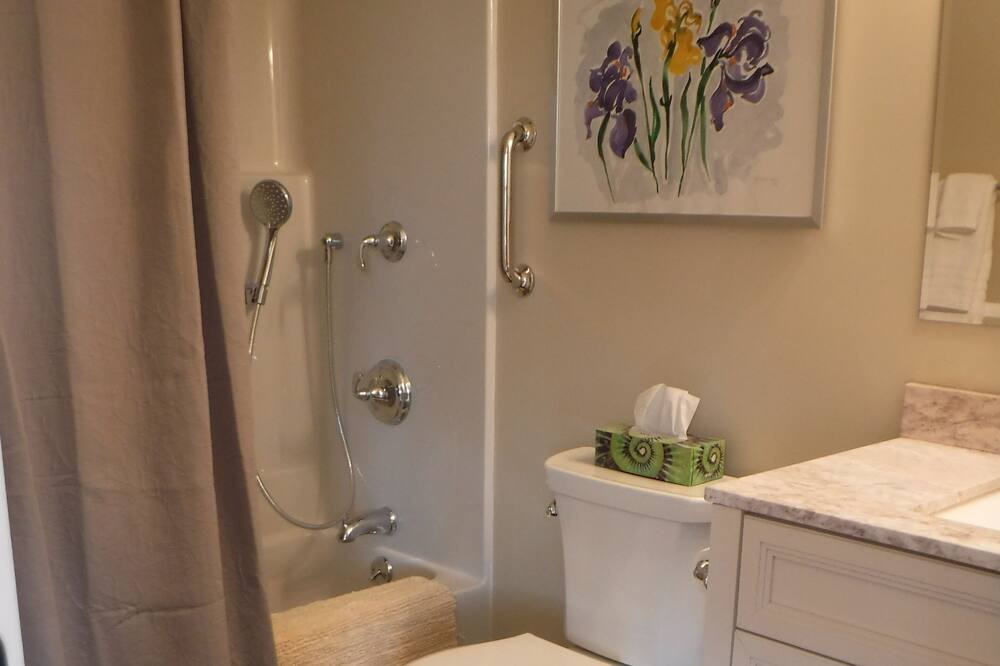 Photo of Bathroom in Weekapaug