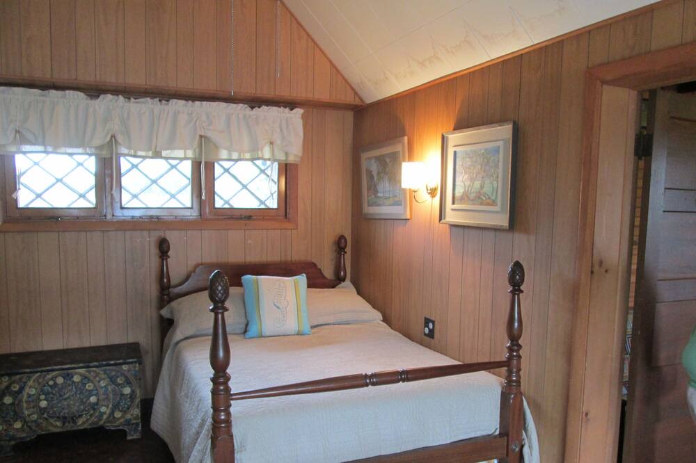 Photo of Bedroom in Weekapaug