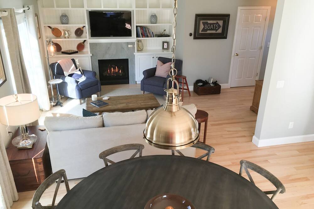 Photo of Livingroom in Chatham
