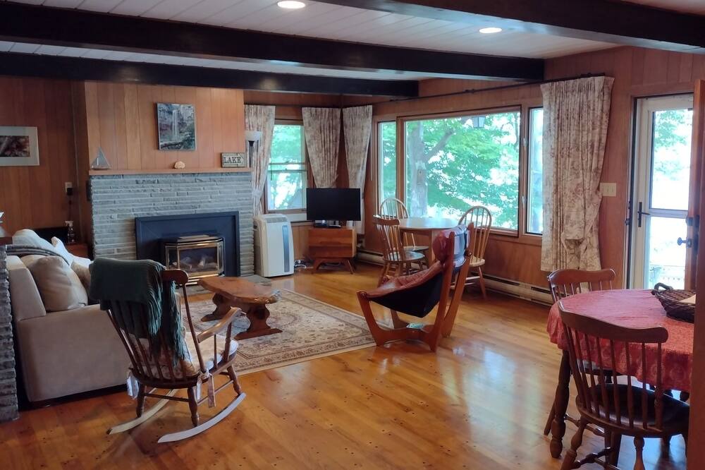 Photo of Livingroom in Ithaca