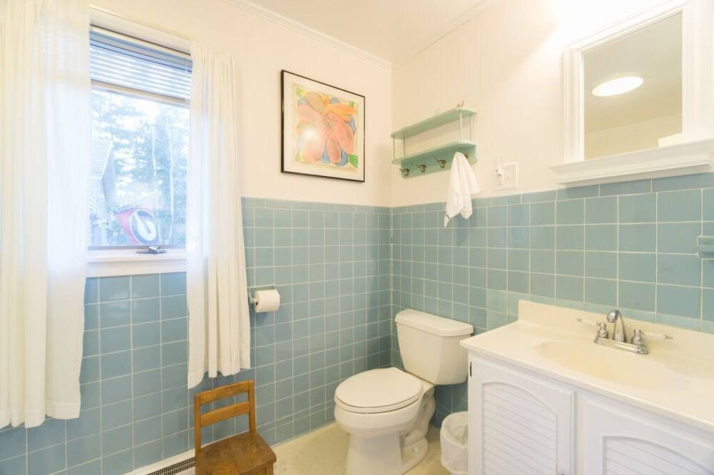 Photo of Bathroom in Mid-Coast and Islands