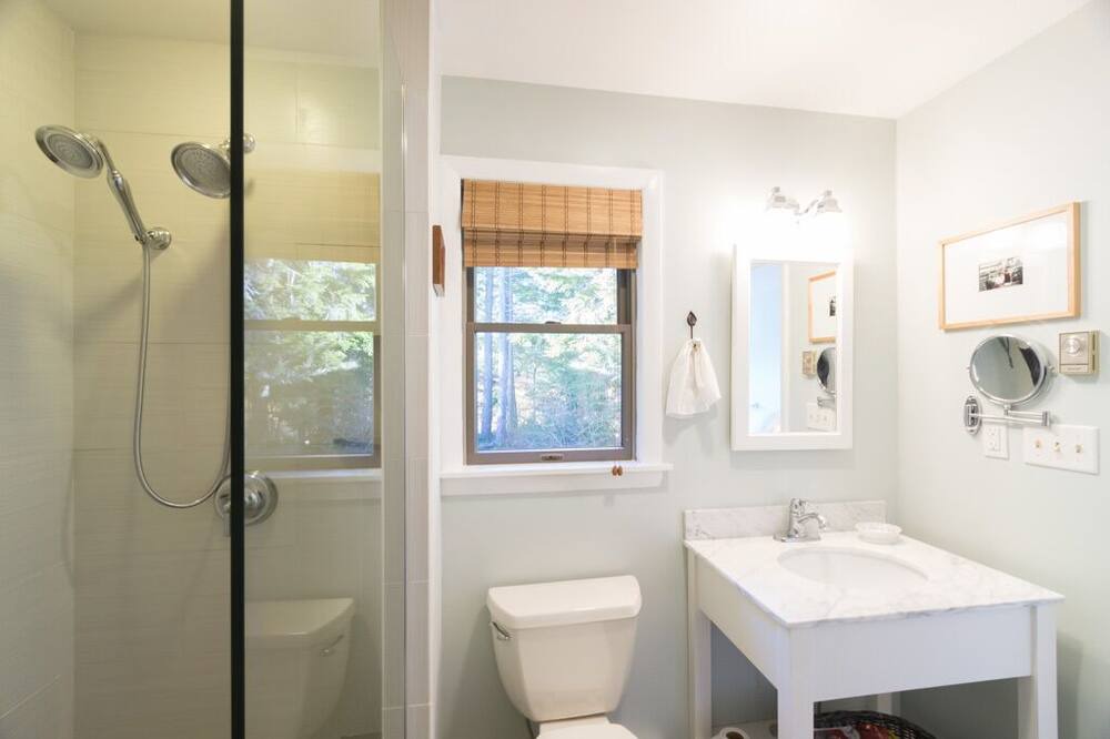 Photo of Bathroom in Mid-Coast and Islands