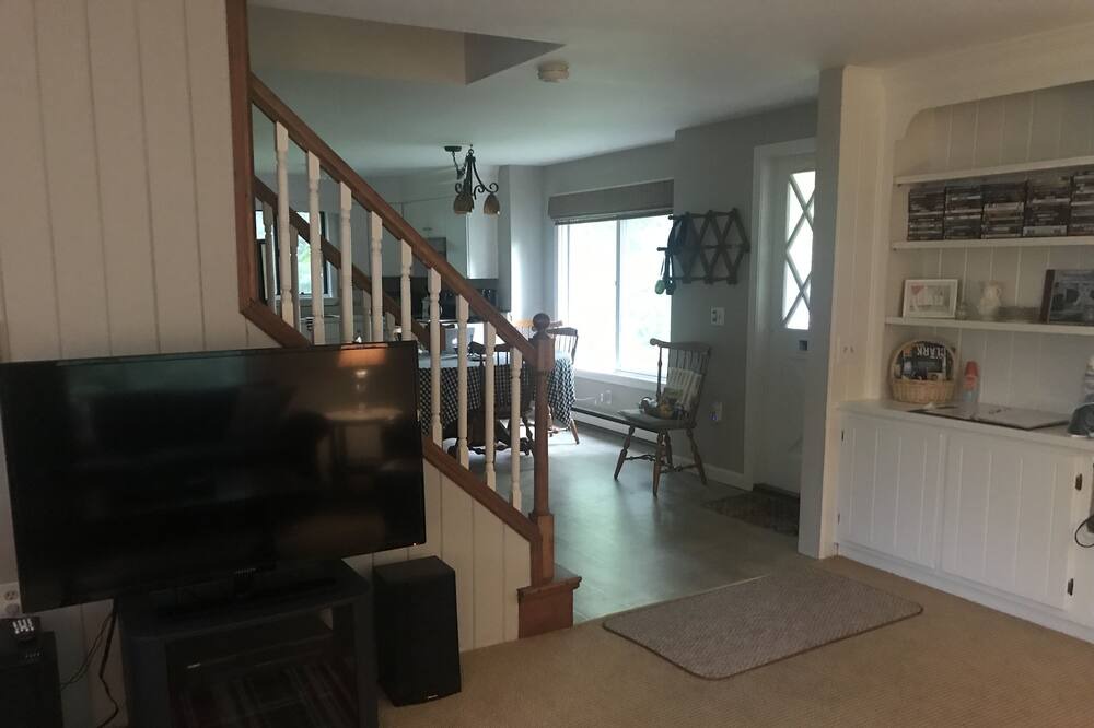 Photo of Livingroom in Otis