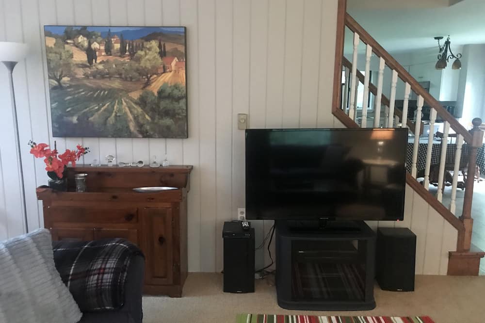 Photo of Livingroom in Otis