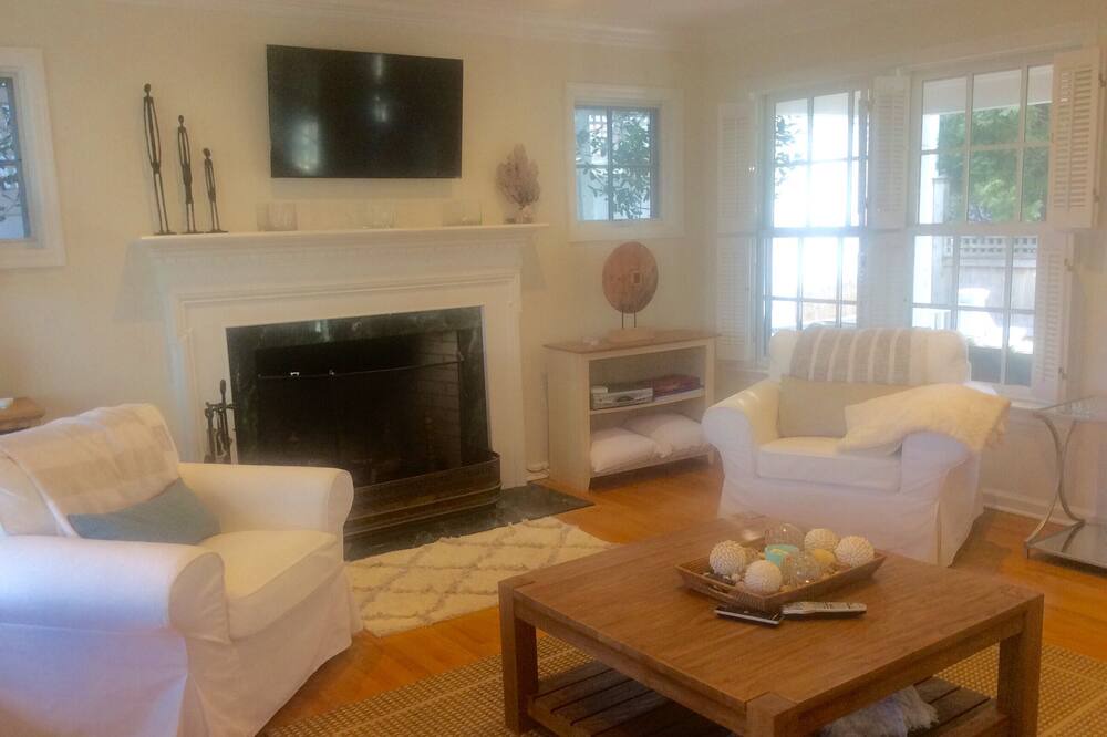 Photo of Livingroom in Rowayton