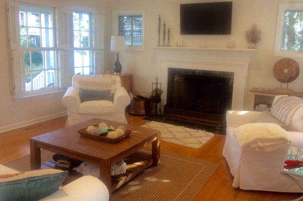 Photo of Livingroom in Rowayton