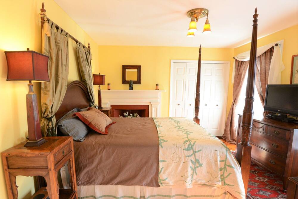 Photo of Bedroom in Hudson