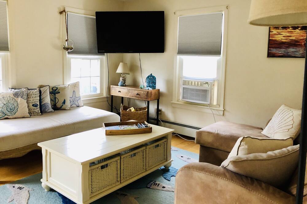 Photo of Livingroom in Narragansett Pier