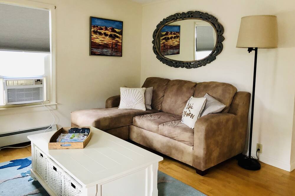 Photo of Livingroom in Narragansett Pier
