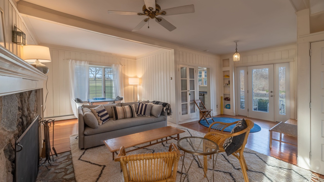 Photo of Livingroom in Greenport West
