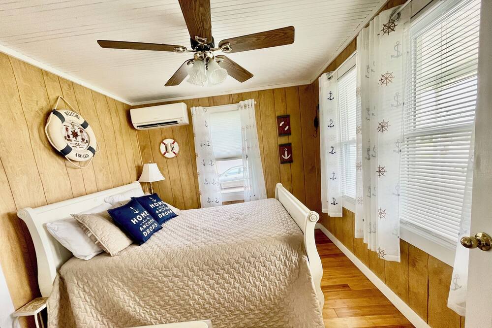 Photo of Bedroom in Misquamicut