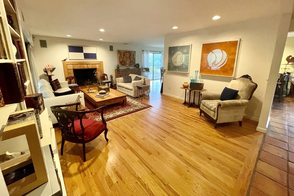 Photo of Livingroom in Lenox