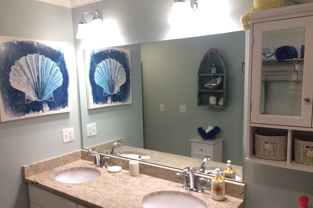 Photo of Bathroom in Hampton