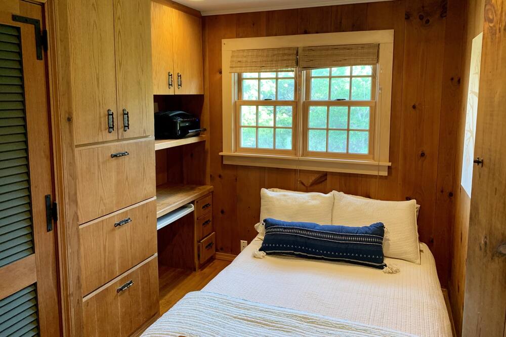 Photo of Bedroom in Aquinnah