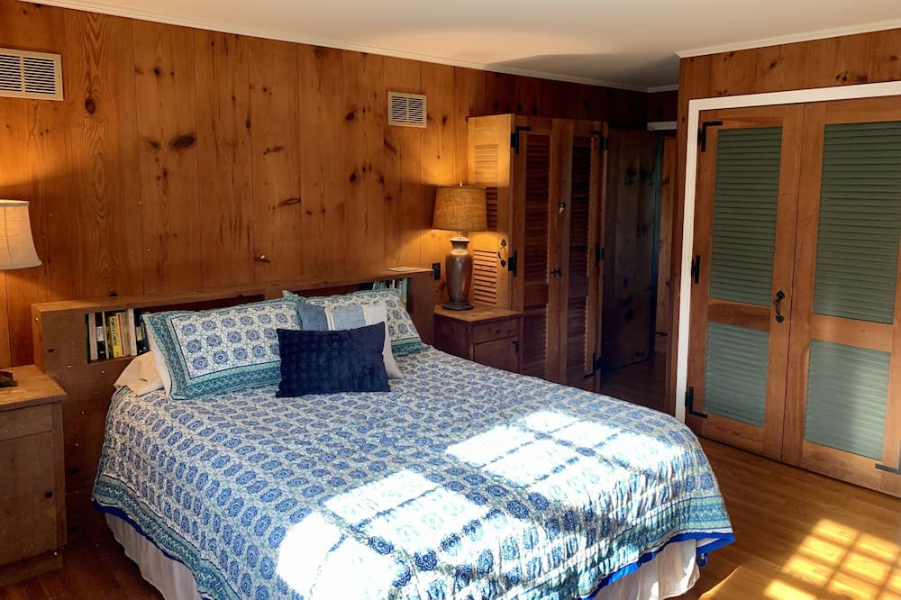 Photo of Bedroom in Aquinnah
