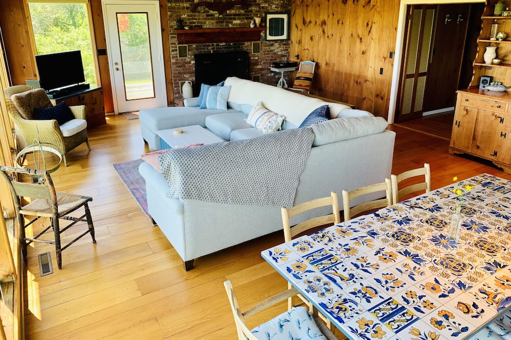 Photo of Livingroom in Aquinnah