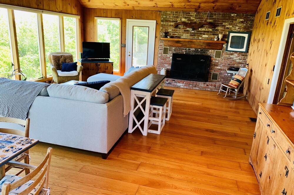 Photo of Livingroom in Aquinnah
