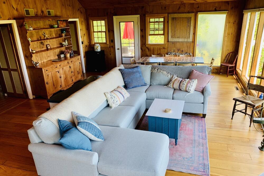 Photo of Livingroom in Aquinnah