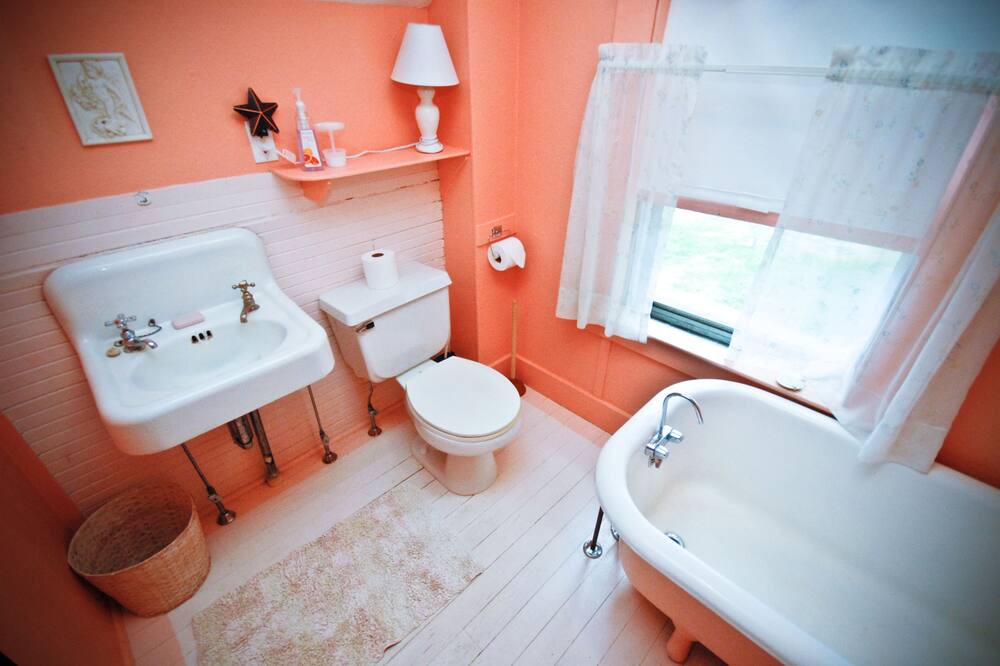 Photo of Bathroom in Pine Point