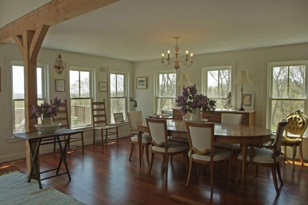 Photo of Livingroom in Aquinnah