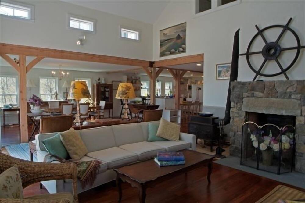 Photo of Livingroom in Aquinnah