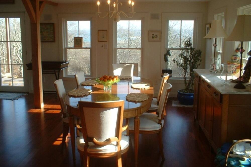 Photo of Livingroom in Aquinnah
