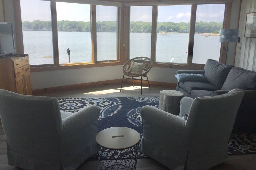 Photo of Livingroom in Guilford
