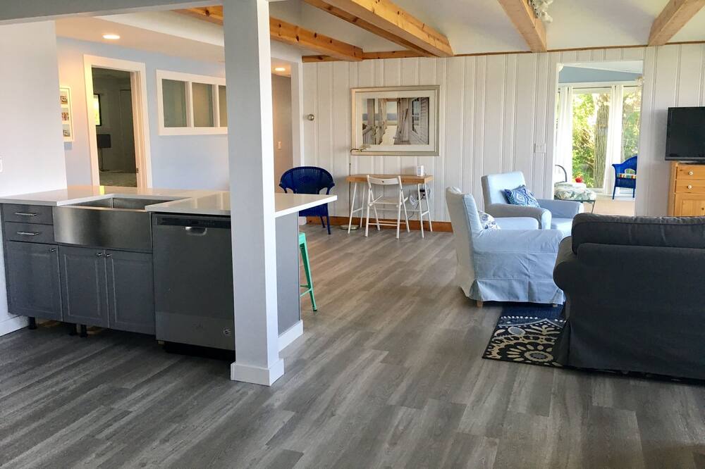 Photo of Livingroom in Guilford