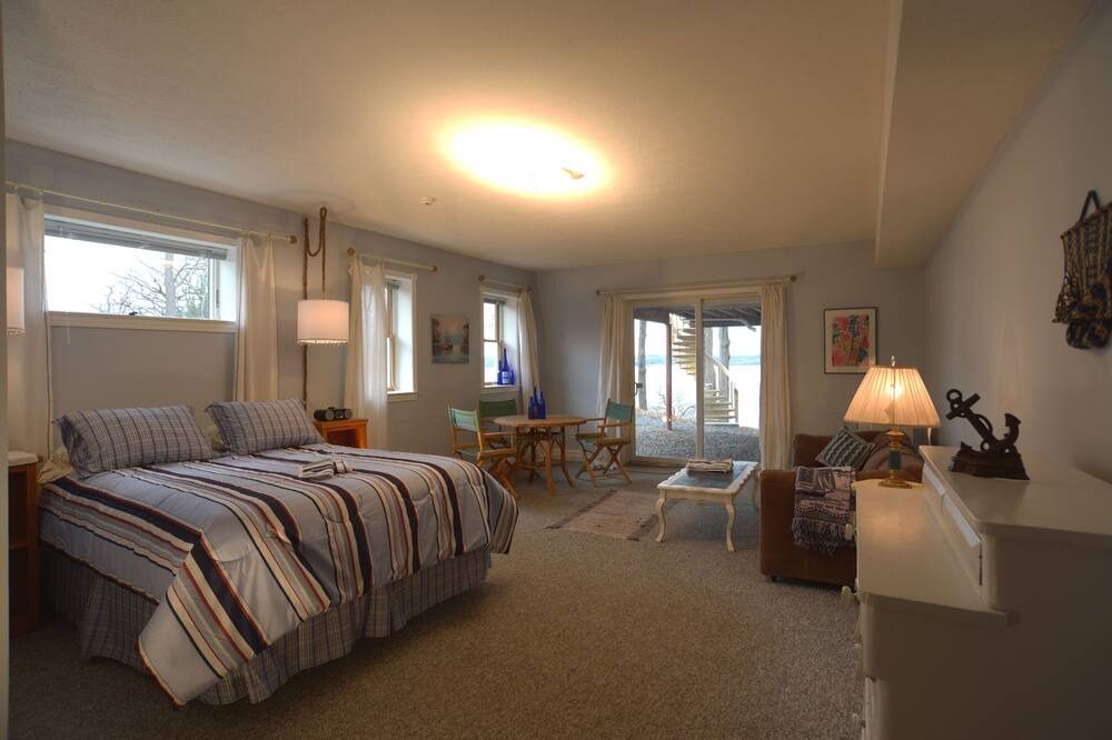 Photo of Bedroom in Teall Beach