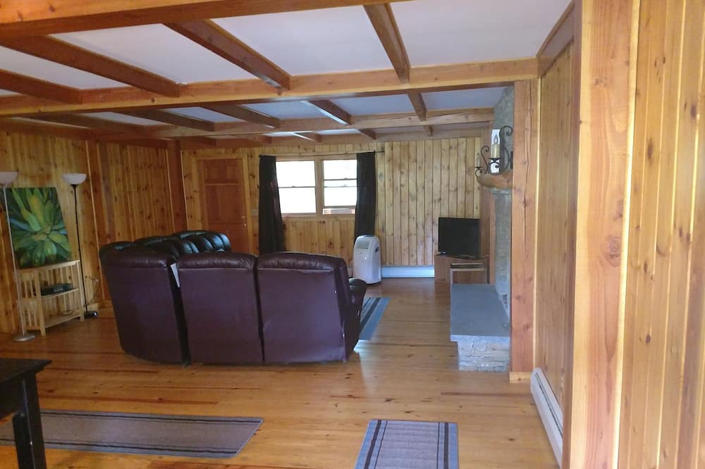 Photo of Livingroom in Salem