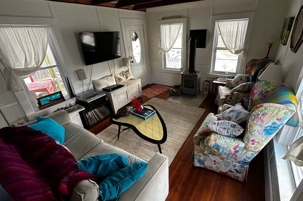 Photo of Livingroom in Oak Bluffs