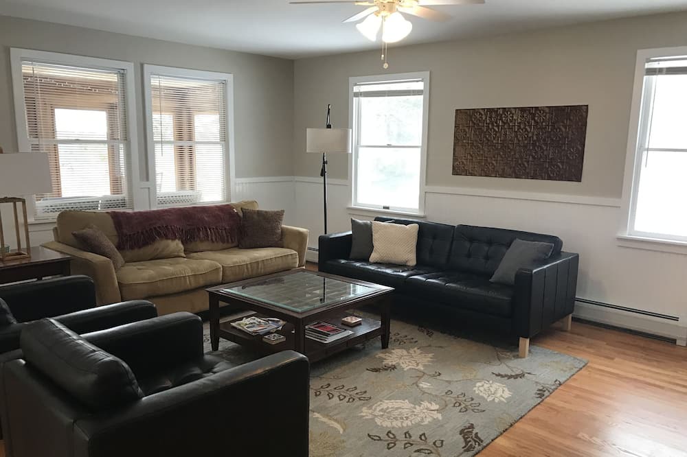Photo of Livingroom in Taconic