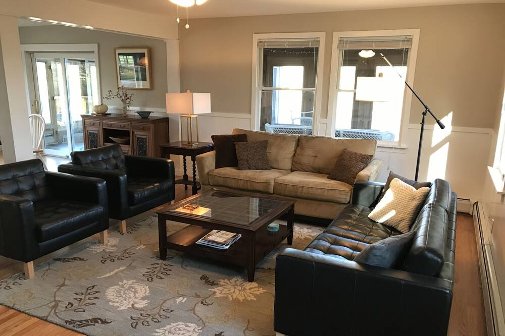 Photo of Livingroom in Taconic