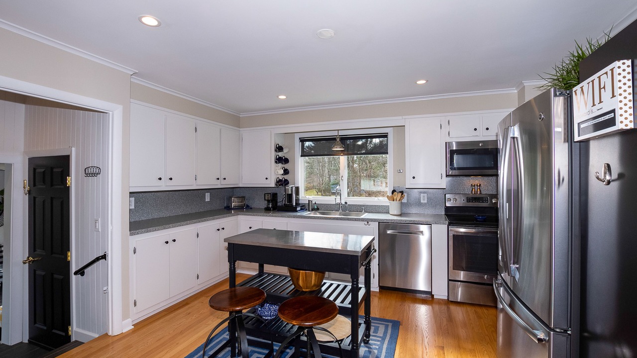 Photo of Kitchen in Pine Grove Historic District
