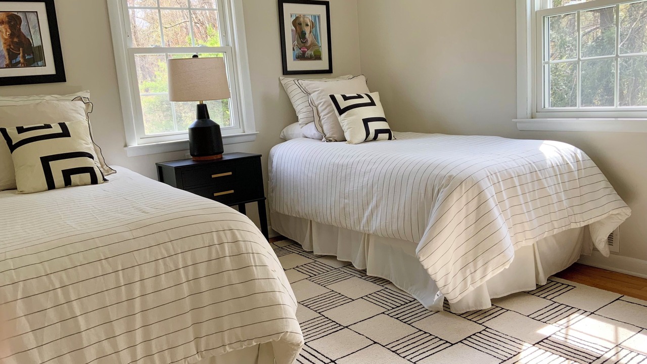 Photo of Bedroom in Pine Grove Historic District