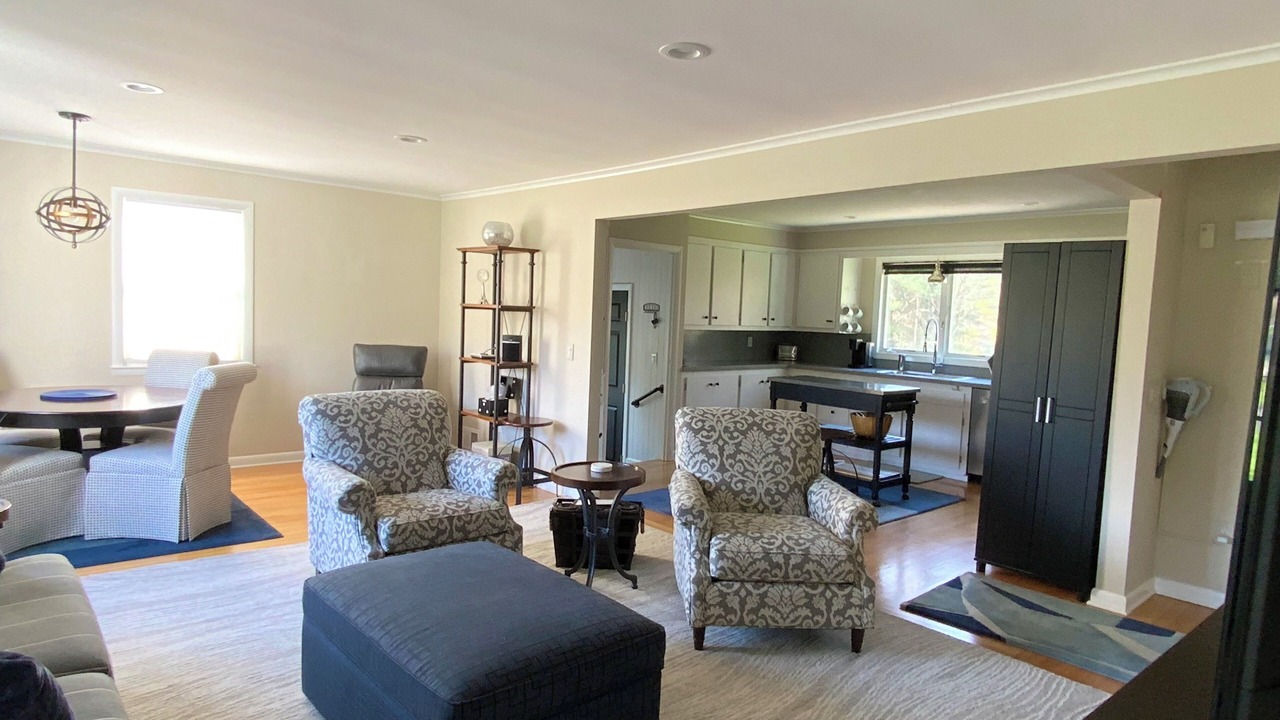 Photo of Livingroom in Pine Grove Historic District
