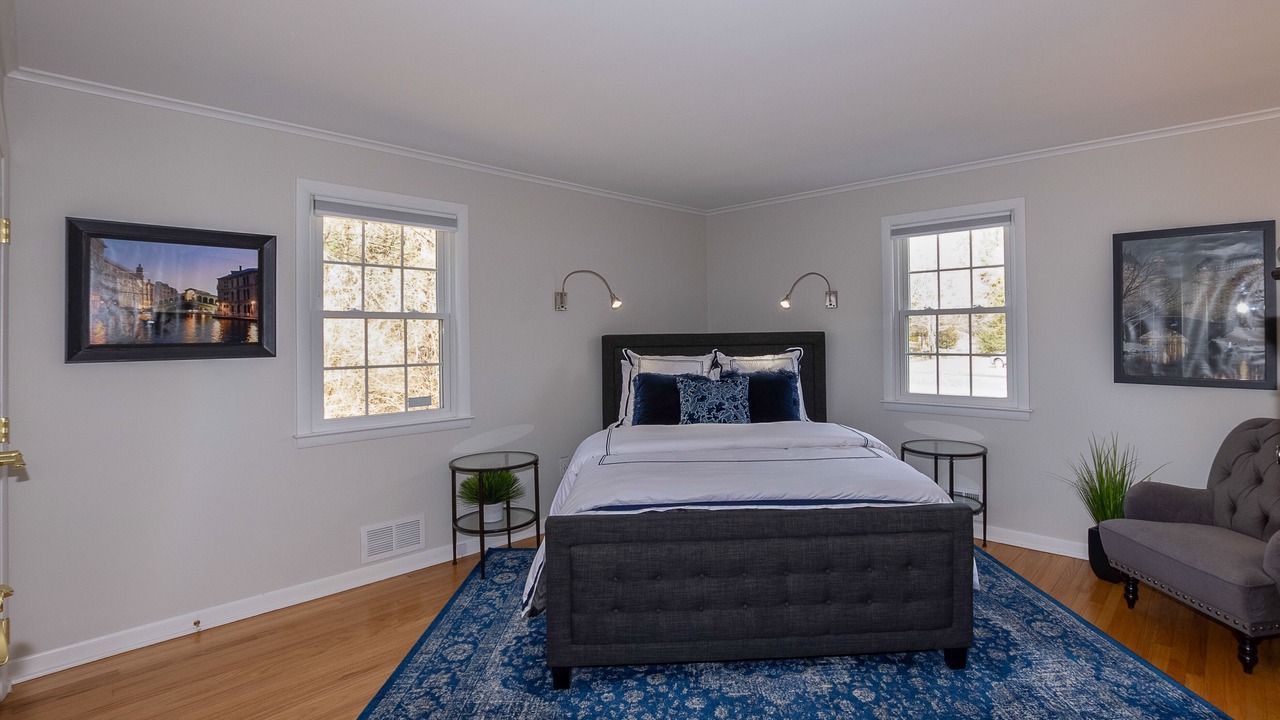 Photo of Bedroom in Pine Grove Historic District