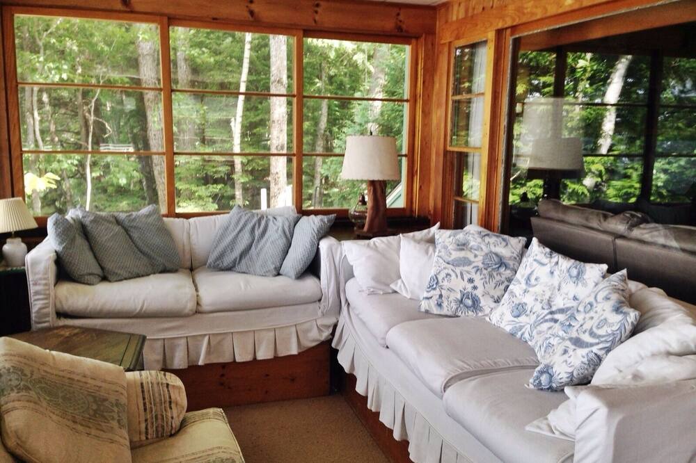 Photo of Livingroom in Ashland