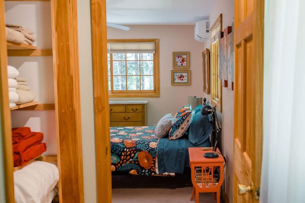 Photo of Bedroom in Williamsville