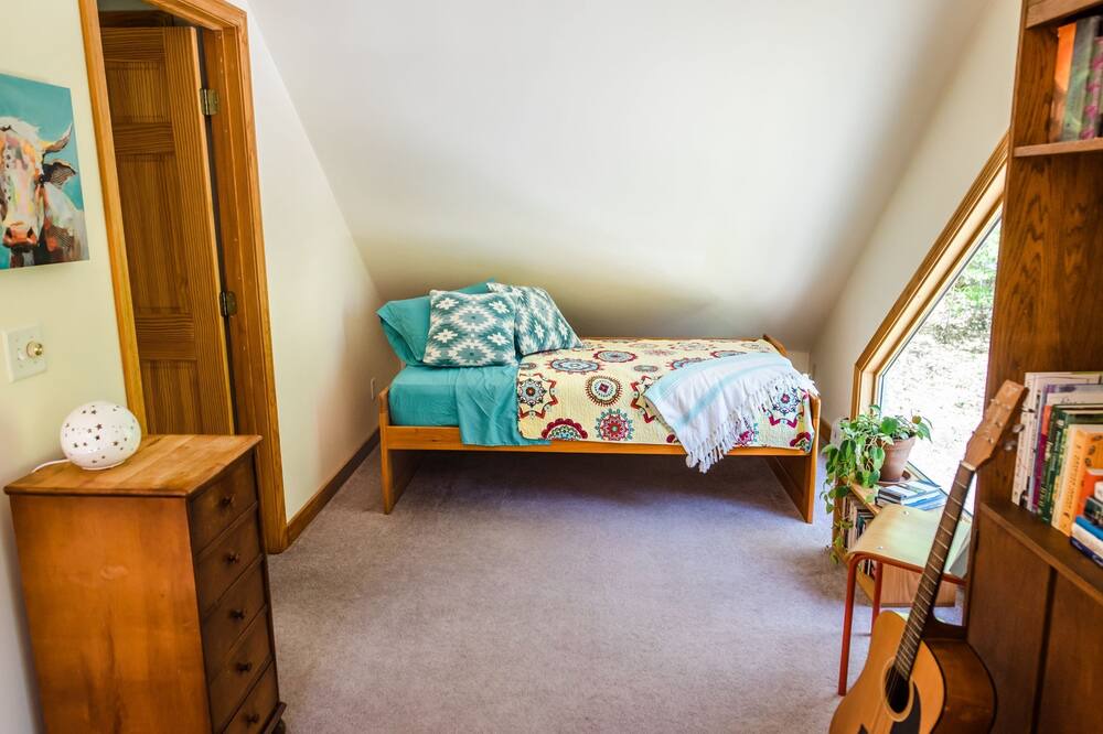 Photo of Bedroom in Williamsville