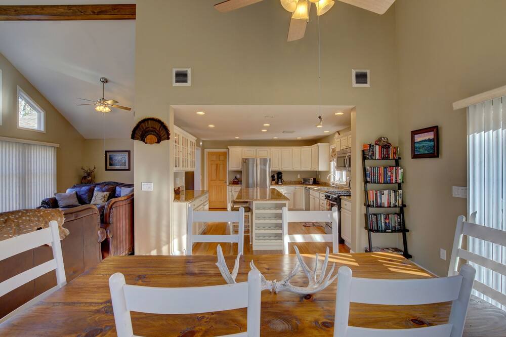 Photo of Livingroom in Hollowville