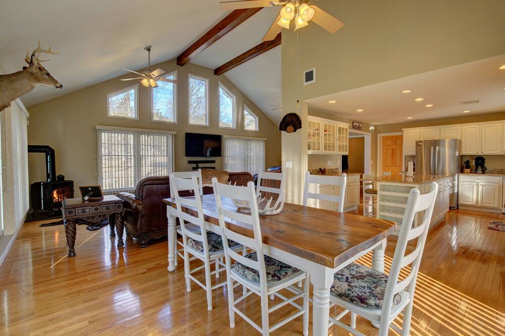 Photo of Livingroom in Hollowville