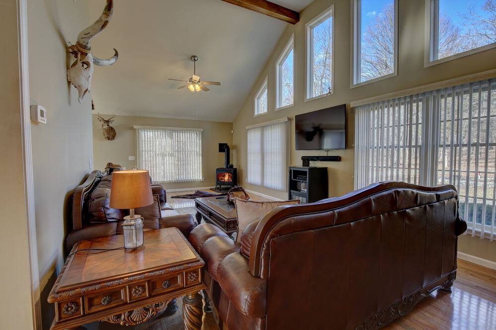 Photo of Livingroom in Hollowville