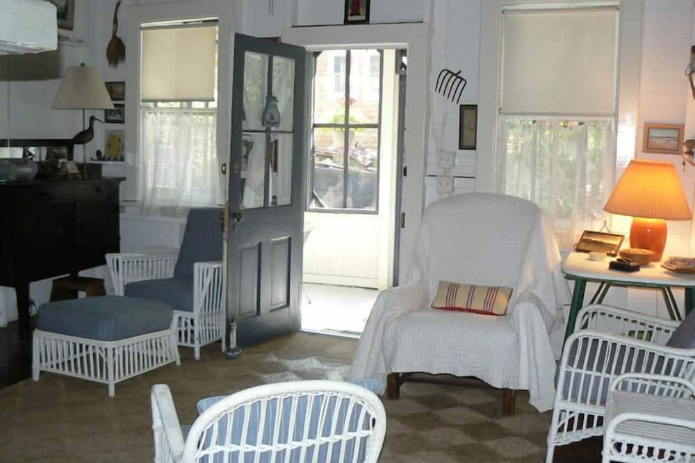 Photo of Livingroom in Ocean Beach