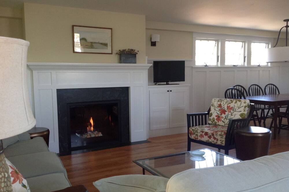 Photo of Livingroom in Hampton