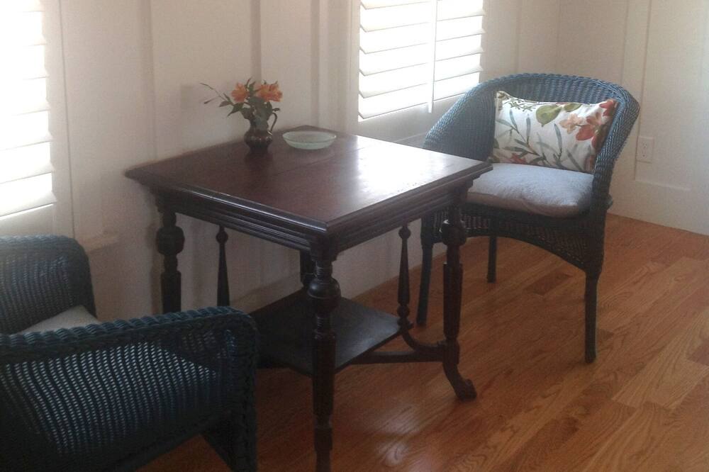 Photo of Livingroom in Hampton