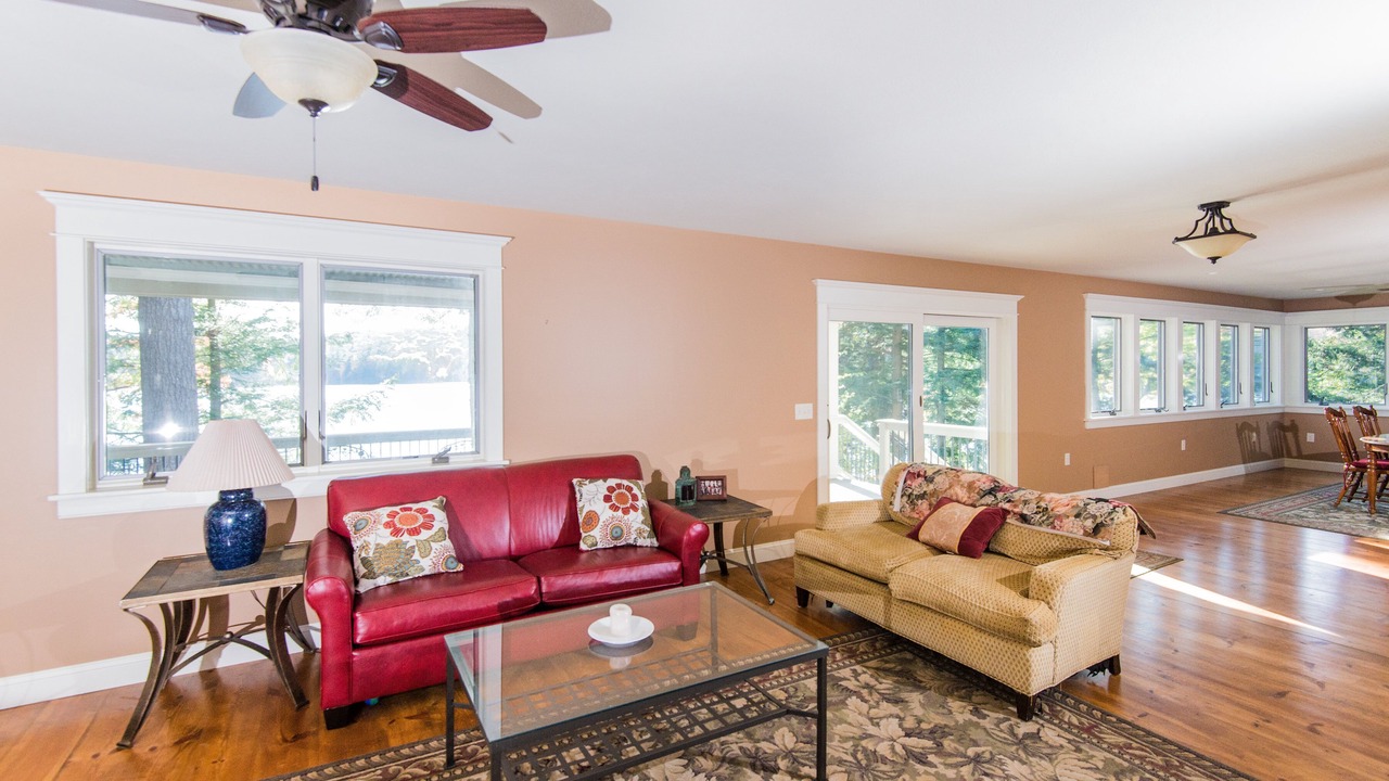 Photo of Livingroom in Tuftonboro